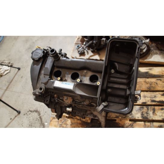 Silnik bez osprzętu słupek 1.0 12V Toyota YARIS